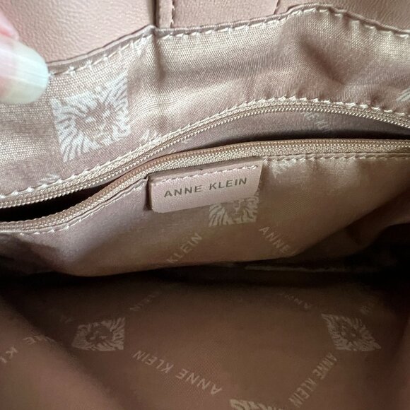 Anne Klein Quilted Tote Bag With Gold Chain Straps & Logo - Picture 4 of 7